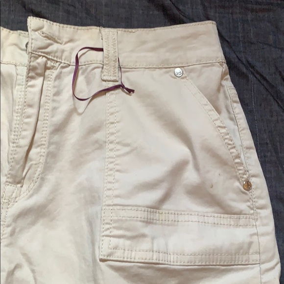 Bermuda shorts - Picture 2 of 10